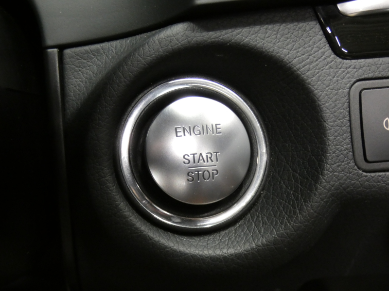 メルセデスベンツ Eクラス E250 ｶﾌﾞﾘｵﾚ AMGｽﾎﾟｰﾂ&ﾚｰﾀﾞｰｾｰﾌﾃｨPKG　後期 ﾌﾞﾗｯｸｿﾌﾄﾄｯﾌﾟ AMGｴｱﾛ&18AW ｷｰﾚｽｺﾞｰ 黒本革/ﾋｰﾀｰ/ﾏﾙﾁｺﾝﾄﾛｰﾙｼｰﾄB ﾅﾋﾞ 地ﾃﾞｼﾞ 360度ｶﾒﾗ ﾄﾞﾗﾚｺ LEDﾍｯﾄﾞﾗｲﾄ/自動ﾊｲﾋﾞｰﾑ　2年保証付