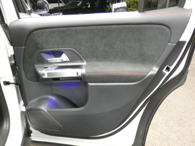 メルセデスベンツ GLB GLB200d 4MATIC AMGﾗｲﾝ ﾅﾋﾞｹﾞｰｼｮﾝ&ﾚｰﾀﾞｰｾｰﾌﾃｨPKG　meｺﾈｸﾄ AMGｴｱﾛ&19AW 黒半革ｼｰﾄ/ﾋｰﾀｰ MBUXﾅﾋﾞ 360度ｶﾒﾗ 前後ﾄﾞﾗﾚｺ ﾀﾞｲﾅﾐｯｸｾﾚｸﾄ ﾊﾟﾄﾞﾙｼﾌﾄ LEDﾍｯﾄﾞﾗｲﾄ/ｵｰﾄHB 7人乗り　2年保証付