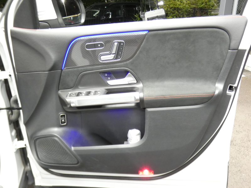 メルセデスベンツ GLB GLB200d 4MATIC AMGﾗｲﾝ ﾅﾋﾞｹﾞｰｼｮﾝ&ﾚｰﾀﾞｰｾｰﾌﾃｨPKG　meｺﾈｸﾄ AMGｴｱﾛ&19AW 黒半革ｼｰﾄ/ﾋｰﾀｰ MBUXﾅﾋﾞ 360度ｶﾒﾗ 前後ﾄﾞﾗﾚｺ ﾀﾞｲﾅﾐｯｸｾﾚｸﾄ ﾊﾟﾄﾞﾙｼﾌﾄ LEDﾍｯﾄﾞﾗｲﾄ/ｵｰﾄHB 7人乗り　2年保証付