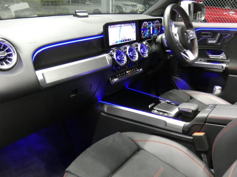 メルセデスベンツ GLB GLB200d 4MATIC AMGﾗｲﾝ ﾅﾋﾞｹﾞｰｼｮﾝ&ﾚｰﾀﾞｰｾｰﾌﾃｨPKG　meｺﾈｸﾄ AMGｴｱﾛ&19AW 黒半革ｼｰﾄ/ﾋｰﾀｰ MBUXﾅﾋﾞ 360度ｶﾒﾗ 前後ﾄﾞﾗﾚｺ ﾀﾞｲﾅﾐｯｸｾﾚｸﾄ ﾊﾟﾄﾞﾙｼﾌﾄ LEDﾍｯﾄﾞﾗｲﾄ/ｵｰﾄHB 7人乗り　2年保証付