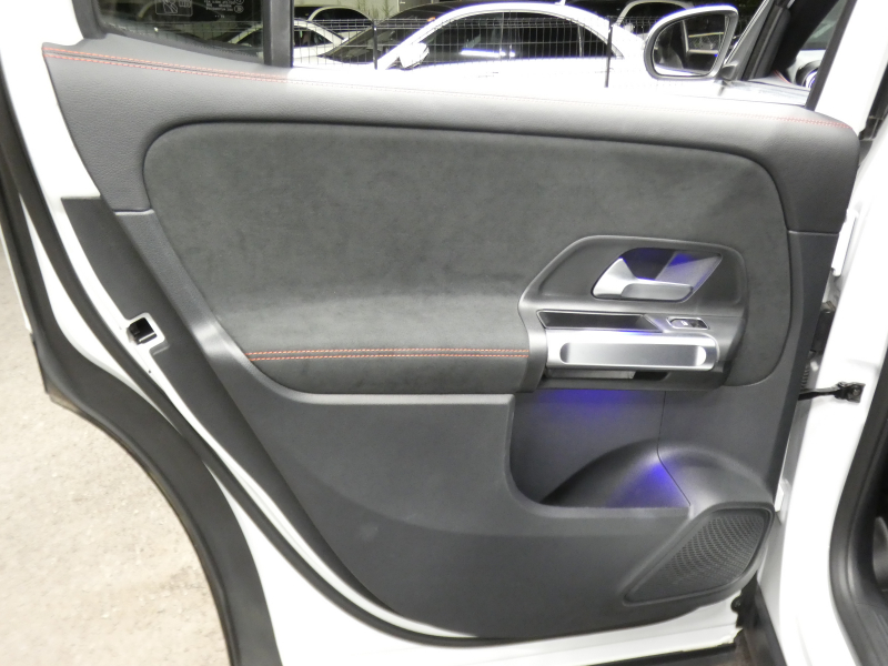 メルセデスベンツ GLB GLB200d 4MATIC AMGﾗｲﾝ ﾅﾋﾞｹﾞｰｼｮﾝ&ﾚｰﾀﾞｰｾｰﾌﾃｨPKG　meｺﾈｸﾄ AMGｴｱﾛ&19AW 黒半革ｼｰﾄ/ﾋｰﾀｰ MBUXﾅﾋﾞ 360度ｶﾒﾗ 前後ﾄﾞﾗﾚｺ ﾀﾞｲﾅﾐｯｸｾﾚｸﾄ ﾊﾟﾄﾞﾙｼﾌﾄ LEDﾍｯﾄﾞﾗｲﾄ/ｵｰﾄHB 7人乗り　2年保証付