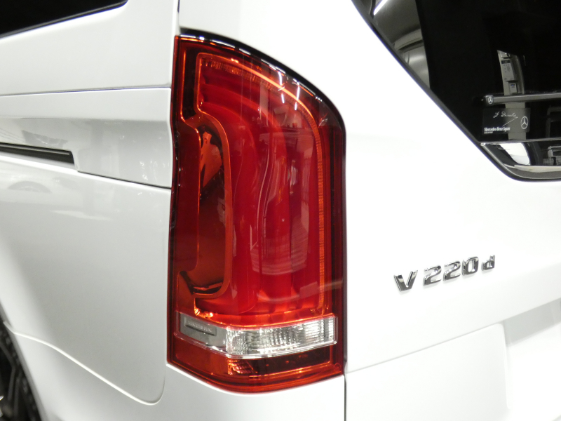 メルセデスベンツ Vクラス V220d ｱﾊﾞﾝｷﾞｬﾙﾄﾞ ﾛﾝｸﾞ AMGﾗｲﾝ ｴｸｽｸﾙｰｼﾌﾞｼｰﾄ&ﾚｰﾀﾞｰｾｰﾌﾃｨPKG　後期 9速AT 2,000ccE/G AMGｴｱﾛ&19AW 黒革ｼｰﾄ ﾊﾟﾉﾗﾏSR ｴｸｽｸﾙｰｼﾌﾞｼｰﾄ/ﾍﾞﾝﾁﾚｰﾀｰ/ﾏｯｻｰｼﾞ MBUXﾅﾋﾞTV 360度ｶﾒﾗ ﾘｱ左右ﾓﾆﾀｰ Burmester ﾊﾟﾜｰｽﾗｲﾄﾞﾄﾞｱ　2年保証付