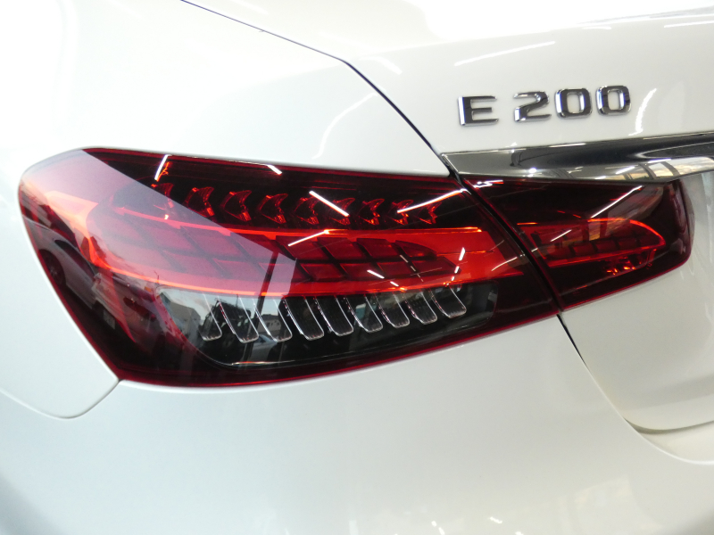 メルセデスベンツ Eクラス E200 ｽﾎﾟｰﾂ AMGﾗｲﾝｲﾝﾃﾘｱ&ｴｸｽｸﾙｰｼﾌﾞ&ﾚｰﾀﾞｰｾｰﾌﾃｨPKG　後期 1ｵｰﾅｰ BSG搭載 AMGｴｱﾛ&19AW ﾅｯﾊﾟ革/前後ﾋｰﾀｰ MBUXﾅﾋﾞ 地ﾃﾞｼﾞ AppleCarPlay 360度ｶﾒﾗ Burmester ﾍｯﾄﾞｱｯﾌﾟD ｵｰﾄﾄﾗﾝｸ　2年保証付