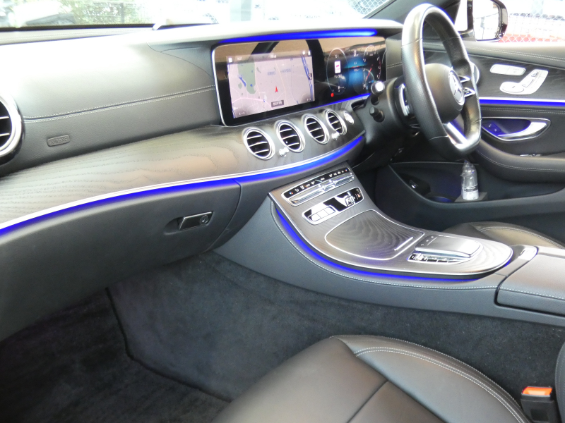 メルセデスベンツ Eクラス E200 ｽﾎﾟｰﾂ AMGﾗｲﾝｲﾝﾃﾘｱ&ｴｸｽｸﾙｰｼﾌﾞ&ﾚｰﾀﾞｰｾｰﾌﾃｨPKG　後期 1ｵｰﾅｰ BSG搭載 AMGｴｱﾛ&19AW ﾅｯﾊﾟ革/前後ﾋｰﾀｰ MBUXﾅﾋﾞ 地ﾃﾞｼﾞ AppleCarPlay 360度ｶﾒﾗ Burmester ﾍｯﾄﾞｱｯﾌﾟD ｵｰﾄﾄﾗﾝｸ　2年保証付