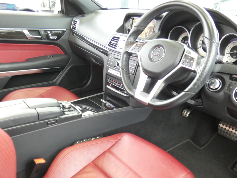 メルセデスベンツ Eクラス E250 ｶﾌﾞﾘｵﾚ AMGｽﾎﾟｰﾂ&ｺﾝﾌｫｰﾄ&ﾚｰﾀﾞｰｾｰﾌﾃｨPKG　後期 ﾀﾞｰｸﾚｯﾄﾞｿﾌﾄﾄｯﾌﾟ AMGｴｱﾛ&18AW ｷｰﾚｽｺﾞｰ 赤本革/ｴｱｽｶｰﾌ/ﾋｰﾀｰ/ﾏﾙﾁｺﾝﾄﾛｰﾙｼｰﾄB ﾅﾋﾞ 地ﾃﾞｼﾞ 360度ｶﾒﾗ ﾄﾞﾗﾚｺ LEDﾍｯﾄﾞﾗｲﾄ/自動ﾊｲﾋﾞｰﾑ　2年保証付