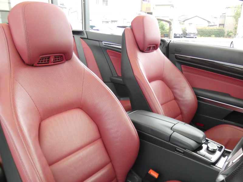 メルセデスベンツ Eクラス E250 ｶﾌﾞﾘｵﾚ AMGｽﾎﾟｰﾂ&ｺﾝﾌｫｰﾄ&ﾚｰﾀﾞｰｾｰﾌﾃｨPKG　後期 ﾀﾞｰｸﾚｯﾄﾞｿﾌﾄﾄｯﾌﾟ AMGｴｱﾛ&18AW ｷｰﾚｽｺﾞｰ 赤本革/ｴｱｽｶｰﾌ/ﾋｰﾀｰ/ﾏﾙﾁｺﾝﾄﾛｰﾙｼｰﾄB ﾅﾋﾞ 地ﾃﾞｼﾞ 360度ｶﾒﾗ ﾄﾞﾗﾚｺ LEDﾍｯﾄﾞﾗｲﾄ/自動ﾊｲﾋﾞｰﾑ　2年保証付