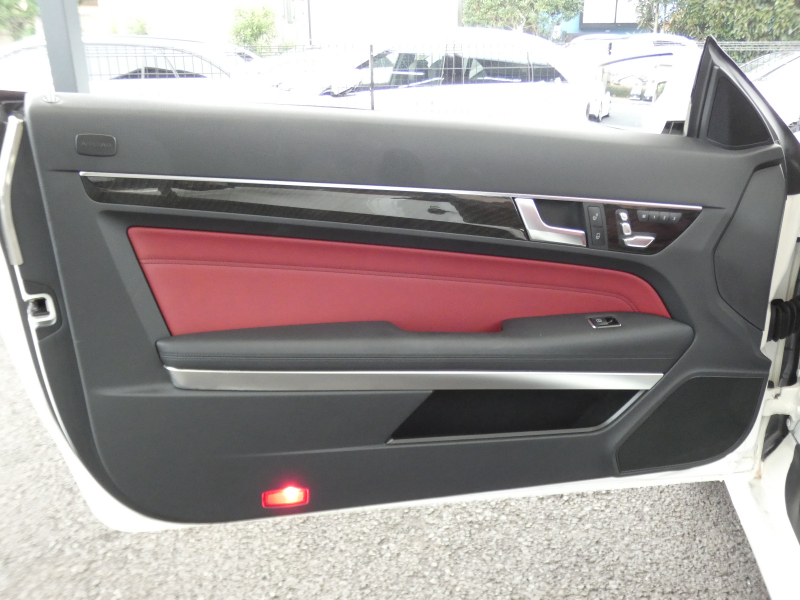 メルセデスベンツ Eクラス E250 ｶﾌﾞﾘｵﾚ AMGｽﾎﾟｰﾂ&ｺﾝﾌｫｰﾄ&ﾚｰﾀﾞｰｾｰﾌﾃｨPKG　後期 ﾀﾞｰｸﾚｯﾄﾞｿﾌﾄﾄｯﾌﾟ AMGｴｱﾛ&18AW ｷｰﾚｽｺﾞｰ 赤本革/ｴｱｽｶｰﾌ/ﾋｰﾀｰ/ﾏﾙﾁｺﾝﾄﾛｰﾙｼｰﾄB ﾅﾋﾞ 地ﾃﾞｼﾞ 360度ｶﾒﾗ ﾄﾞﾗﾚｺ LEDﾍｯﾄﾞﾗｲﾄ/自動ﾊｲﾋﾞｰﾑ　2年保証付