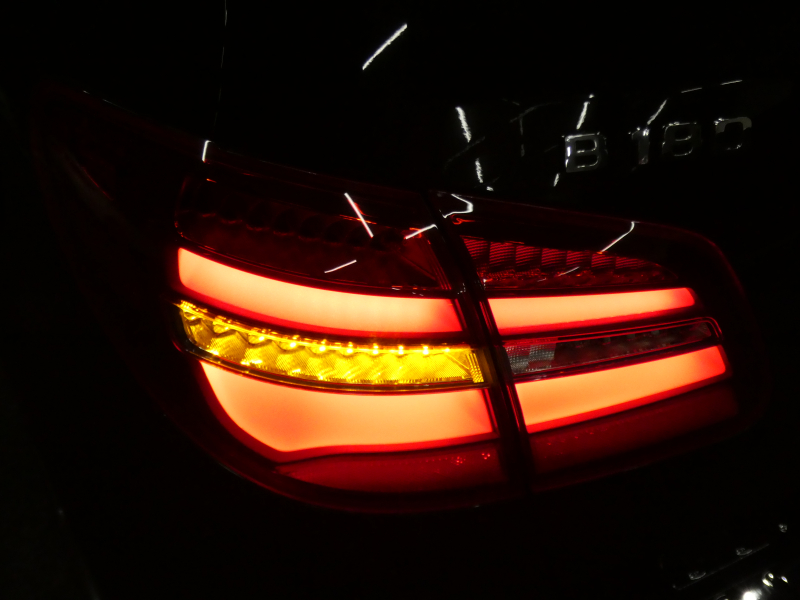 メルセデスベンツ Bクラス B180 ﾍﾞｰｼｯｸ&ﾌﾟﾚﾐｱﾑ&ﾚｰﾀﾞｰｾｰﾌﾃｨPKG　後期 ｷｰﾚｽｺﾞｰ 黒革ｼｰﾄ/ﾋｰﾀｰ ﾊﾟﾉﾗﾏｻﾝﾙｰﾌ HDDﾅﾋﾞ 地ﾃﾞｼﾞ AppleCarPlay Bｶﾒﾗ harman/kardon ﾊﾟﾄﾞﾙｼﾌﾄ LEDﾍｯﾄﾞﾗｲﾄ/ｵｰﾄHB ｱﾝﾋﾞｴﾝﾄﾗｲﾄ　2年保証付