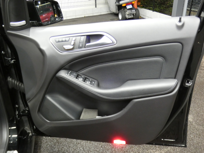 メルセデスベンツ Bクラス B180 ﾍﾞｰｼｯｸ&ﾌﾟﾚﾐｱﾑ&ﾚｰﾀﾞｰｾｰﾌﾃｨPKG　後期 ｷｰﾚｽｺﾞｰ 黒革ｼｰﾄ/ﾋｰﾀｰ ﾊﾟﾉﾗﾏｻﾝﾙｰﾌ HDDﾅﾋﾞ 地ﾃﾞｼﾞ AppleCarPlay Bｶﾒﾗ harman/kardon ﾊﾟﾄﾞﾙｼﾌﾄ LEDﾍｯﾄﾞﾗｲﾄ/ｵｰﾄHB ｱﾝﾋﾞｴﾝﾄﾗｲﾄ　2年保証付