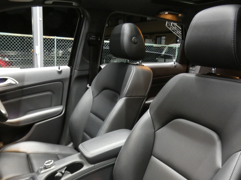 メルセデスベンツ Bクラス B180 ﾍﾞｰｼｯｸ&ﾌﾟﾚﾐｱﾑ&ﾚｰﾀﾞｰｾｰﾌﾃｨPKG　後期 ｷｰﾚｽｺﾞｰ 黒革ｼｰﾄ/ﾋｰﾀｰ ﾊﾟﾉﾗﾏｻﾝﾙｰﾌ HDDﾅﾋﾞ 地ﾃﾞｼﾞ AppleCarPlay Bｶﾒﾗ harman/kardon ﾊﾟﾄﾞﾙｼﾌﾄ LEDﾍｯﾄﾞﾗｲﾄ/ｵｰﾄHB ｱﾝﾋﾞｴﾝﾄﾗｲﾄ　2年保証付