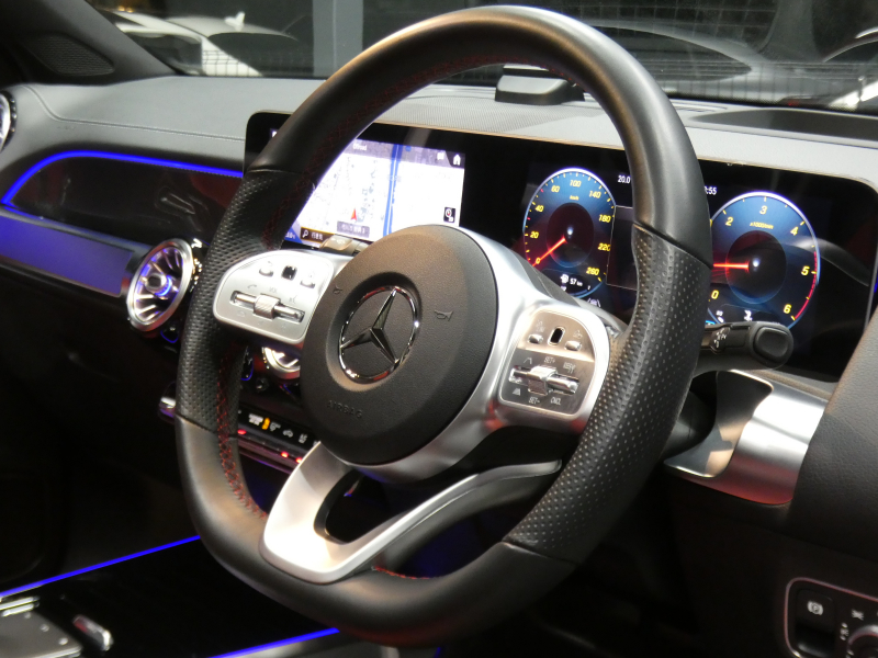 メルセデスベンツ GLB GLB200d AMGﾗｲﾝ ﾚｻﾞｰｴｸｽｸﾙｰｼﾌﾞ&ｱﾄﾞﾊﾞﾝｽﾄﾞPKG　meｺﾈｸﾄ AMGｴｱﾛ&19AW 赤黒革ｼｰﾄ ﾊﾟﾉﾗﾏｻﾝﾙｰﾌ MBUXﾅﾋﾞ 360度ｶﾒﾗ 前後ﾄﾞﾗﾚｺ ｱﾄﾞﾊﾞﾝｽﾄﾞｻｳﾝﾄﾞ ﾍｯﾄﾞｱｯﾌﾟD ﾜｲﾔﾚｽﾁｬｰｼﾞ LEDﾗｲﾄ/ｵｰﾄHB　2年保証付