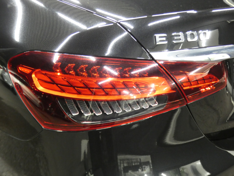 メルセデスベンツ Eクラス E300 ｽﾎﾟｰﾂ ｴｸｽｸﾙｰｼﾌﾞ&ﾚｰﾀﾞｰｾｰﾌﾃｨPKG　後期 1ｵｰﾅｰ meｺﾈｸﾄ ﾌﾞﾗｯｸﾅｯﾊﾟﾚｻﾞｰ/前後ﾋｰﾀｰ ﾊﾟﾉﾗﾏSR MBUXﾅﾋﾞ 地ﾃﾞｼﾞ 360度ｶﾒﾗ 前後ﾄﾞﾗﾚｺ Burmester ﾍｯﾄﾞｱｯﾌﾟD ｴｱﾊﾞﾗﾝｽPKG ｵｰﾄﾄﾗﾝｸ AMGｴｱﾛ&19ｲﾝﾁAW　2年保証付