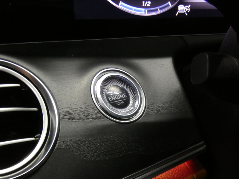 メルセデスベンツ Eクラス E300 ｱﾊﾞﾝｷﾞｬﾙﾄﾞ ｽﾎﾟｰﾂ ｴｸｽｸﾙｰｼﾌﾞ&ﾚｰﾀﾞｰｾｰﾌﾃｨPKG　中期 meｺﾈｸﾄ Newｽﾃｱﾘﾝｸﾞ ﾌﾞﾗｳﾝﾅｯﾊﾟﾚｻﾞｰ 全席ﾋｰﾀｰ ﾊﾟﾉﾗﾏｻﾝﾙｰﾌ HDDﾅﾋﾞTV Appleｶｰﾌﾟﾚｲ Burmester 360ｶﾒﾗ ﾍｯﾄﾞｱｯﾌﾟD ｴｱﾊﾞﾗﾝｽPKG AMGｴｱﾛ&19ｲﾝﾁAW　2年保証付