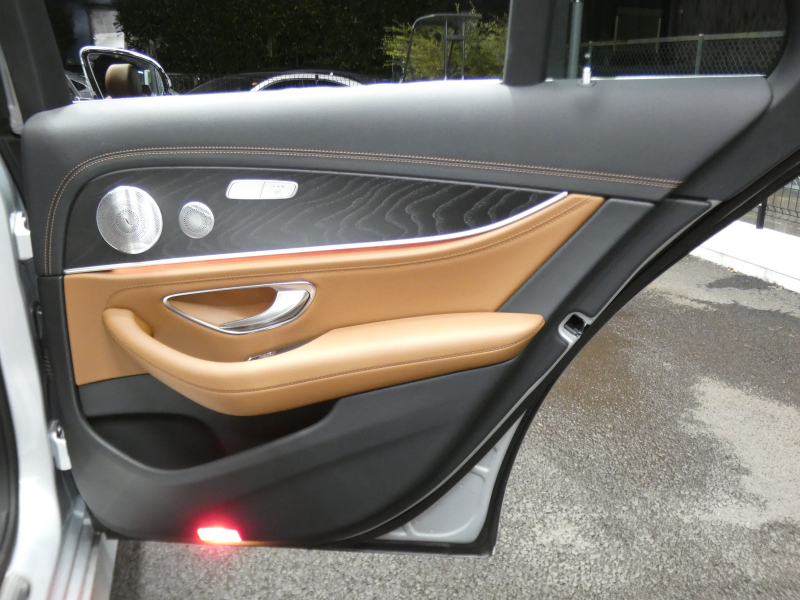 メルセデスベンツ Eクラス E300 ｱﾊﾞﾝｷﾞｬﾙﾄﾞ ｽﾎﾟｰﾂ ｴｸｽｸﾙｰｼﾌﾞ&ﾚｰﾀﾞｰｾｰﾌﾃｨPKG　中期 meｺﾈｸﾄ Newｽﾃｱﾘﾝｸﾞ ﾌﾞﾗｳﾝﾅｯﾊﾟﾚｻﾞｰ 全席ﾋｰﾀｰ ﾊﾟﾉﾗﾏｻﾝﾙｰﾌ HDDﾅﾋﾞTV Appleｶｰﾌﾟﾚｲ Burmester 360ｶﾒﾗ ﾍｯﾄﾞｱｯﾌﾟD ｴｱﾊﾞﾗﾝｽPKG AMGｴｱﾛ&19ｲﾝﾁAW　2年保証付