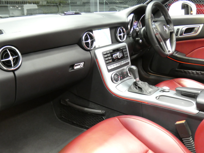 メルセデスベンツ SLKクラス SLK200 ﾚｰﾀﾞｰｾｰﾌﾃｨｴﾃﾞｨｼｮﾝ　100台限定車 AMGｽﾎﾟｰﾂPKG ﾏｼﾞｯｸｽｶｲR ﾍﾞﾝｶﾞﾙﾚｯﾄﾞﾅｯﾊﾟ革 ﾋｰﾀｰ&ｴｱｽｶｰﾌ ｱﾝﾋﾞｴﾝﾄﾗｲﾄ HDDﾅﾋﾞ 地ﾃﾞｼﾞ ﾊﾟｰｸﾄﾛﾆｯｸｾﾝｻｰ ﾊﾟﾄﾞﾙｼﾌﾄ ｷｾﾉﾝﾗｲﾄ/自動ﾊｲﾋﾞｰﾑ AMGｴｱﾛ&18ｲﾝﾁAW　2年保証付