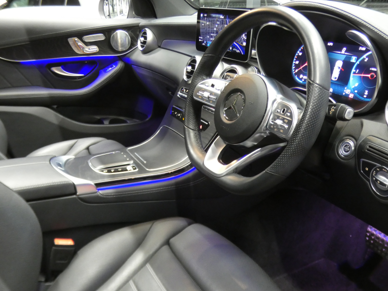 メルセデスベンツ GLCクーペ GLC220d 4MATIC ｸｰﾍﾟ AMGﾗｲﾝ ﾚｻﾞｰｴｸｽｸﾙｰｼﾌﾞ&ﾚｰﾀﾞｰｾｰﾌﾃｨPKG　後期 meｺﾈｸﾄ AMGｴｱﾛ&19AW 黒革/ﾍﾞﾝﾁﾚｰﾀｰ/ﾏｯｻｰｼﾞ ｻﾝﾙｰﾌ MBUXﾅﾋﾞ 地ﾃﾞｼﾞ 360度ｶﾒﾗ ﾄﾞﾗﾚｺ Burmester ﾍｯﾄﾞｱｯﾌﾟD 自動ﾘｱｹﾞｰﾄ/ﾌｯﾄOP LEDﾍｯﾄﾞﾗｲﾄ　2年保証付