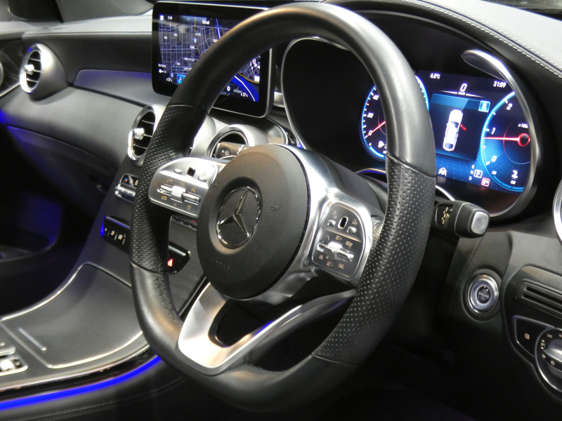 メルセデスベンツ GLCクーペ GLC220d 4MATIC ｸｰﾍﾟ AMGﾗｲﾝ ﾚｻﾞｰｴｸｽｸﾙｰｼﾌﾞ&ﾚｰﾀﾞｰｾｰﾌﾃｨPKG　後期 meｺﾈｸﾄ AMGｴｱﾛ&19AW 黒革/ﾍﾞﾝﾁﾚｰﾀｰ/ﾏｯｻｰｼﾞ ｻﾝﾙｰﾌ MBUXﾅﾋﾞ 地ﾃﾞｼﾞ 360度ｶﾒﾗ ﾄﾞﾗﾚｺ Burmester ﾍｯﾄﾞｱｯﾌﾟD 自動ﾘｱｹﾞｰﾄ/ﾌｯﾄOP LEDﾍｯﾄﾞﾗｲﾄ　2年保証付
