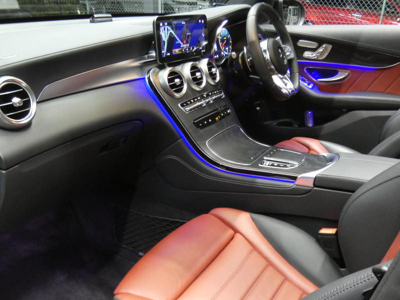 AMG GLCクーペ GLC43 4MATIC ｸｰﾍﾟ ﾚｻﾞｰｴｸｽｸﾙｰｼﾌﾞ&ﾚｰﾀﾞｰｾｰﾌﾃｨPKG　後期 1ｵｰﾅｰ 390ps meｺﾈｸﾄ 赤黒革/前後ﾋｰﾀｰ ｻﾝﾙｰﾌ MBUXﾅﾋﾞ 地ﾃﾞｼﾞ 360ｶﾒﾗ ﾍｯﾄﾞｱｯﾌﾟD Burmester ｴｱﾊﾞﾗﾝｽPKG 純正ﾄﾞﾗﾚｺ LEDﾍｯﾄﾞﾗｲﾄ AMGｴｱﾛ/20ｲﾝﾁAW　2年保証付