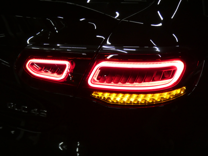 AMG GLCクーペ GLC43 4MATIC ｸｰﾍﾟ ﾚｻﾞｰｴｸｽｸﾙｰｼﾌﾞ&ﾚｰﾀﾞｰｾｰﾌﾃｨPKG　後期 1ｵｰﾅｰ 390ps meｺﾈｸﾄ 赤黒革/前後ﾋｰﾀｰ ｻﾝﾙｰﾌ MBUXﾅﾋﾞ 地ﾃﾞｼﾞ 360ｶﾒﾗ ﾍｯﾄﾞｱｯﾌﾟD Burmester ｴｱﾊﾞﾗﾝｽPKG 純正ﾄﾞﾗﾚｺ LEDﾍｯﾄﾞﾗｲﾄ AMGｴｱﾛ/20ｲﾝﾁAW　2年保証付