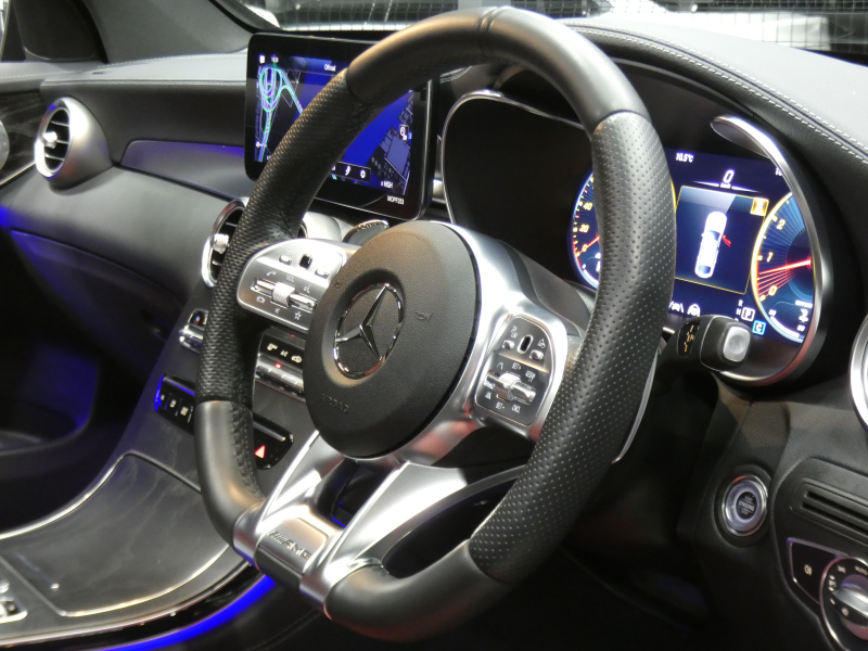 AMG GLCクーペ GLC43 4MATIC ｸｰﾍﾟ ﾚｻﾞｰｴｸｽｸﾙｰｼﾌﾞ&ﾚｰﾀﾞｰｾｰﾌﾃｨPKG　後期 1ｵｰﾅｰ 390ps meｺﾈｸﾄ 赤黒革/前後ﾋｰﾀｰ ｻﾝﾙｰﾌ MBUXﾅﾋﾞ 地ﾃﾞｼﾞ 360ｶﾒﾗ ﾍｯﾄﾞｱｯﾌﾟD Burmester ｴｱﾊﾞﾗﾝｽPKG 純正ﾄﾞﾗﾚｺ LEDﾍｯﾄﾞﾗｲﾄ AMGｴｱﾛ/20ｲﾝﾁAW　2年保証付