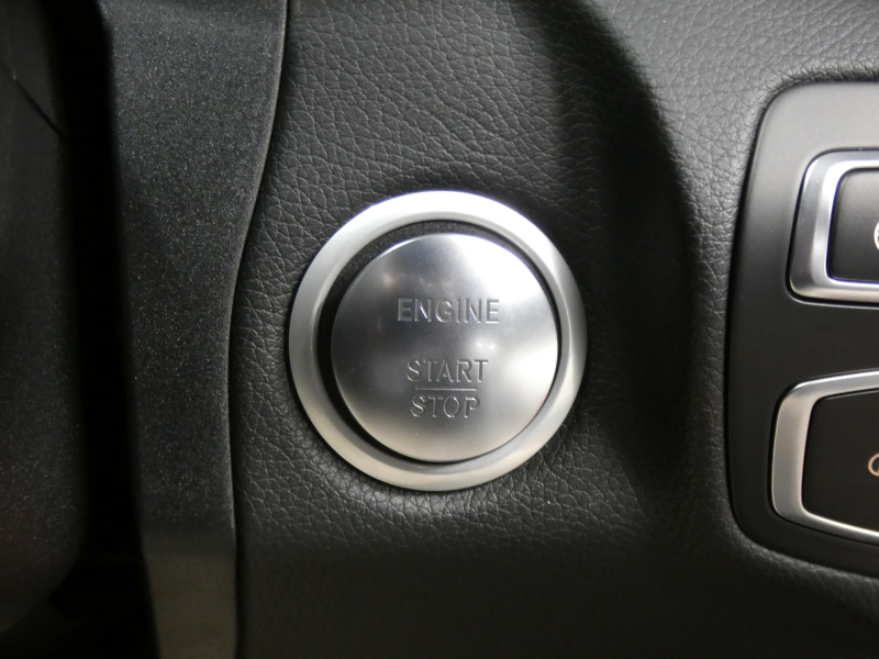 メルセデスベンツ Cクラス C220d ﾛｰﾚｳｽｴﾃﾞｨｼｮﾝ ﾚｰﾀﾞｰｾｰﾌﾃｨPKG　特別仕様車 9速AT meｺﾈｸﾄ ｷｰﾚｽｺﾞｰ 黒革/ｼｰﾄﾋｰﾀｰ HDDﾅﾋﾞ 地ﾃﾞｼﾞ Bｶﾒﾗ 前後ﾄﾞﾗﾚｺ ﾊﾟﾄﾞﾙｼﾌﾄ LEDﾍｯﾄﾞﾗｲﾄ/自動HB ｱﾝﾋﾞｴﾝﾄﾗｲﾄ AMGｴｱﾛ&18ｲﾝﾁAW　2年保証付