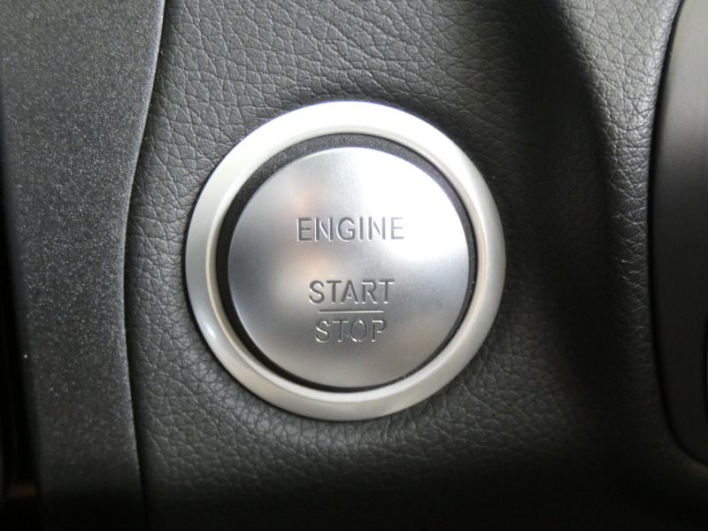 メルセデスベンツ Cクラス C200 AVG AMGﾗｲﾝ ﾍﾞｰｼｯｸ&ﾚｰﾀﾞｰｾｰﾌﾃｨPKG　ｷｰﾚｽｺﾞｰ 黒革ｼｰﾄ/ﾋｰﾀｰ HDDﾅﾋﾞ 地ﾃﾞｼﾞ Bｶﾒﾗ ﾊﾟｰｸﾄﾛﾆｯｸ ﾊﾟﾄﾞﾙｼﾌﾄ ﾄﾗﾝｸｽﾙｰ LEDﾗｲﾄ/自動ﾊｲﾋﾞｰﾑ AMGｴｱﾛ/AMG18AW　2年保証付