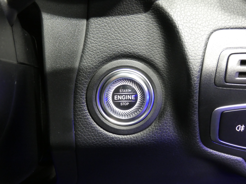 メルセデスベンツ GLC GLC220d 4MATIC AMGﾗｲﾝ ﾚｰﾀﾞｰｾｰﾌﾃｨPKG　後期 meｺﾈｸﾄ ｷｰﾚｽｺﾞｰ 黒半革ｼｰﾄ/前後ﾋｰﾀｰ ﾊﾟﾉﾗﾏSR MBUXﾅﾋﾞ 地ﾃﾞｼﾞ 360度ｶﾒﾗ 360度&ﾘｱﾄﾞﾗﾚｺ 自動ﾘｱｹﾞｰﾄ/ﾌｯﾄOP LEDﾗｲﾄ/自動HB AMGｴｱﾛ/19ｲﾝﾁAW　2年保証付