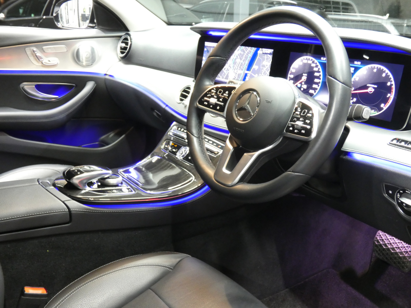 メルセデスベンツ Eクラス E200 ｱﾊﾞﾝｷﾞｬﾙﾄﾞ ｴｸｽｸﾙｰｼﾌﾞ&ﾚｰﾀﾞｰｾｰﾌﾃｨPKG　中期 BSG搭載 meｺﾈｸﾄ 黒本革ｼｰﾄ/前後ﾋｰﾀｰ 純正ﾅﾋﾞ 地ﾃﾞｼﾞ AppleCarPlay 360度ｶﾒﾗ 前後ﾄﾞﾗﾚｺ Burmester ﾍｯﾄﾞｱｯﾌﾟD ｴｱﾊﾞﾗﾝｽPKG 自動開閉ﾄﾗﾝｸ LEDﾗｲﾄ　2年保証付