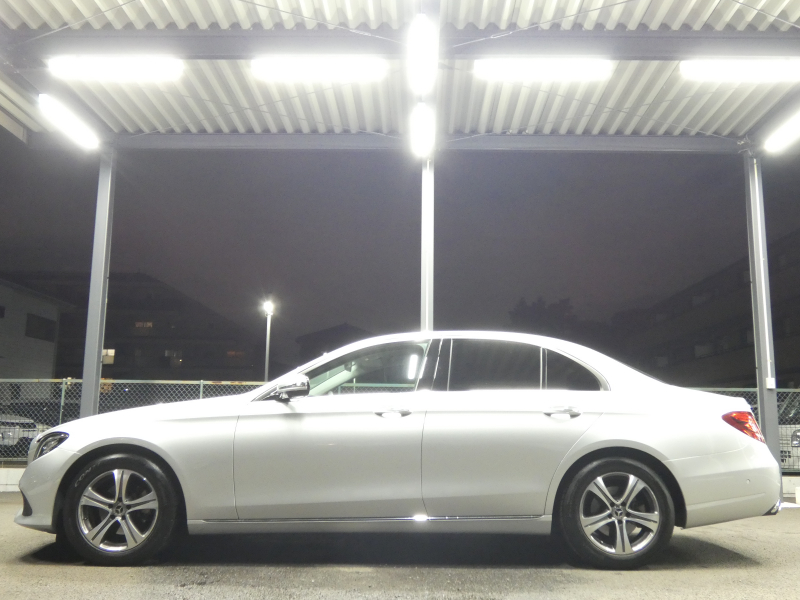 メルセデスベンツ Eクラス E200 ｱﾊﾞﾝｷﾞｬﾙﾄﾞ ｴｸｽｸﾙｰｼﾌﾞ&ﾚｰﾀﾞｰｾｰﾌﾃｨPKG　中期 BSG搭載 meｺﾈｸﾄ 黒本革ｼｰﾄ/前後ﾋｰﾀｰ 純正ﾅﾋﾞ 地ﾃﾞｼﾞ AppleCarPlay 360度ｶﾒﾗ 前後ﾄﾞﾗﾚｺ Burmester ﾍｯﾄﾞｱｯﾌﾟD ｴｱﾊﾞﾗﾝｽPKG 自動開閉ﾄﾗﾝｸ LEDﾗｲﾄ　2年保証付