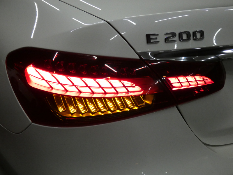 メルセデスベンツ Eクラス E200 ｽﾎﾟｰﾂ AMGﾗｲﾝｲﾝﾃﾘｱ&ｴｸｽｸﾙｰｼﾌﾞ&ﾚｰﾀﾞｰｾｰﾌﾃｨPKG　後期 1ｵｰﾅｰ BSG搭載 AMGｴｱﾛ&19AW ﾅｯﾊﾟ革/前後ﾋｰﾀｰ MBUXﾅﾋﾞ 地ﾃﾞｼﾞ AppleCarPlay 360度ｶﾒﾗ Burmester ﾍｯﾄﾞｱｯﾌﾟD 前後ﾄﾞﾗﾚｺ ｵｰﾄﾄﾗﾝｸ　2年保証付