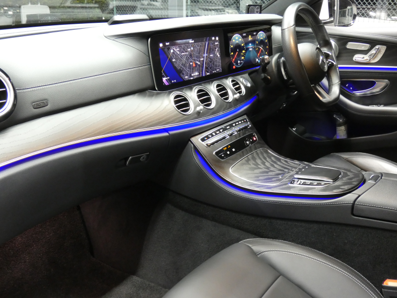 メルセデスベンツ Eクラス E200 ｽﾎﾟｰﾂ AMGﾗｲﾝｲﾝﾃﾘｱ&ｴｸｽｸﾙｰｼﾌﾞ&ﾚｰﾀﾞｰｾｰﾌﾃｨPKG　後期 1ｵｰﾅｰ BSG搭載 AMGｴｱﾛ&19AW ﾅｯﾊﾟ革/前後ﾋｰﾀｰ MBUXﾅﾋﾞ 地ﾃﾞｼﾞ AppleCarPlay 360度ｶﾒﾗ Burmester ﾍｯﾄﾞｱｯﾌﾟD 前後ﾄﾞﾗﾚｺ ｵｰﾄﾄﾗﾝｸ　2年保証付