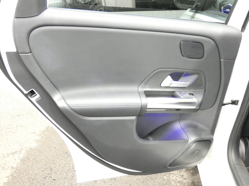 メルセデスベンツ Bクラス B180 ﾚｻﾞｰｴｸｽｸﾙｰｼﾌﾞ&ｱﾄﾞﾊﾞﾝｽﾄﾞ&ﾅﾋﾞｹﾞｰｼｮﾝ&ﾚｰﾀﾞｰｾｰﾌﾃｨPKG　meｺﾈｸﾄ ｷｰﾚｽｺﾞｰ 黒本革ｼｰﾄ/ﾋｰﾀｰ ﾊﾟﾉﾗﾏｻﾝﾙｰﾌ MBUXﾅﾋﾞ 地ﾃﾞｼﾞ 360度ｶﾒﾗ ｱﾄﾞﾊﾞﾝｽﾄﾞｻｳﾝﾄﾞ 360度ﾄﾞﾗﾚｺ 自動ﾘｱｹﾞｰﾄ LEDﾗｲﾄ　2年保証付