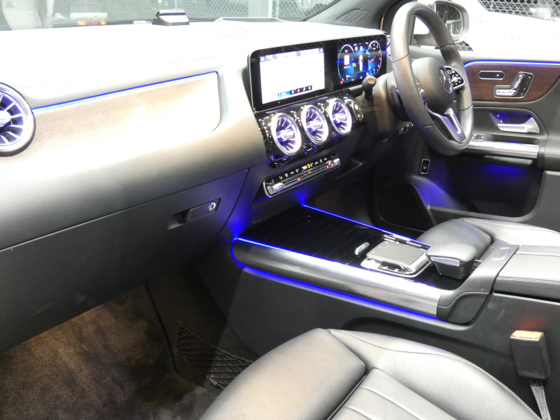 メルセデスベンツ Bクラス B180 ﾚｻﾞｰｴｸｽｸﾙｰｼﾌﾞ&ｱﾄﾞﾊﾞﾝｽﾄﾞ&ﾅﾋﾞｹﾞｰｼｮﾝ&ﾚｰﾀﾞｰｾｰﾌﾃｨPKG　meｺﾈｸﾄ ｷｰﾚｽｺﾞｰ 黒本革ｼｰﾄ/ﾋｰﾀｰ ﾊﾟﾉﾗﾏｻﾝﾙｰﾌ MBUXﾅﾋﾞ 地ﾃﾞｼﾞ 360度ｶﾒﾗ ｱﾄﾞﾊﾞﾝｽﾄﾞｻｳﾝﾄﾞ 360度ﾄﾞﾗﾚｺ 自動ﾘｱｹﾞｰﾄ LEDﾗｲﾄ　2年保証付