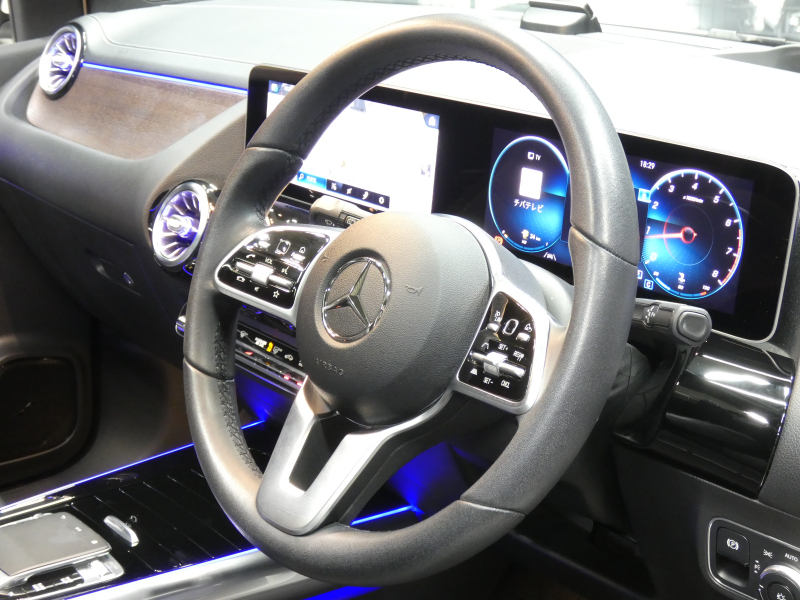 メルセデスベンツ Bクラス B180 ﾚｻﾞｰｴｸｽｸﾙｰｼﾌﾞ&ｱﾄﾞﾊﾞﾝｽﾄﾞ&ﾅﾋﾞｹﾞｰｼｮﾝ&ﾚｰﾀﾞｰｾｰﾌﾃｨPKG　meｺﾈｸﾄ ｷｰﾚｽｺﾞｰ 黒本革ｼｰﾄ/ﾋｰﾀｰ ﾊﾟﾉﾗﾏｻﾝﾙｰﾌ MBUXﾅﾋﾞ 地ﾃﾞｼﾞ 360度ｶﾒﾗ ｱﾄﾞﾊﾞﾝｽﾄﾞｻｳﾝﾄﾞ 360度ﾄﾞﾗﾚｺ 自動ﾘｱｹﾞｰﾄ LEDﾗｲﾄ　2年保証付