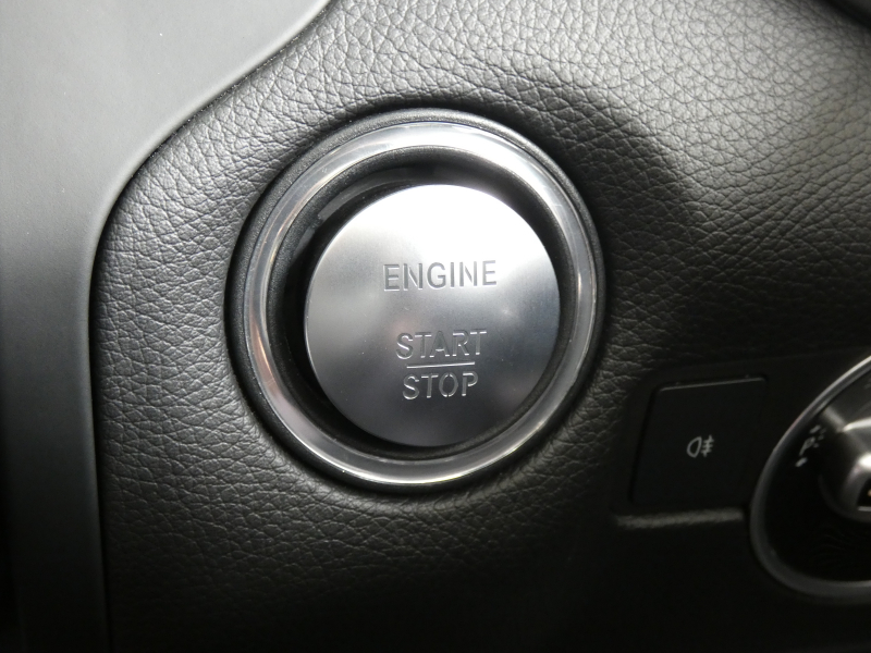 メルセデスベンツ SLCクラス SLC200 ｽﾎﾟｰﾂ ﾚｰﾀﾞｰｾｰﾌﾃｨPKG　ｷｰﾚｽｺﾞｰ 黒本革ｼｰﾄ/ﾋｰﾀｰ/ｴｱｽｶｰﾌ ﾏｼﾞｯｸｽｶｲﾙｰﾌ ｽﾎﾟｰﾂｴｸﾞｿﾞｰｽﾄ ﾅﾋﾞ 地ﾃﾞｼﾞ Appleｶｰﾌﾟﾚｲ ﾊﾞｯｸｶﾒﾗ harman/kardon ﾄﾞﾗﾚｺ ﾊﾟﾄﾞﾙｼﾌﾄ LEDﾗｲﾄ/自動HB AMGｴｱﾛ/18ｲﾝﾁAW　2年保証付