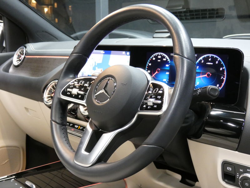 メルセデスベンツ Bクラス B180 ﾚｻﾞｰｴｸｽｸﾙｰｼﾌﾞ&ｱﾄﾞﾊﾞﾝｽﾄﾞ&ﾅﾋﾞｹﾞｰｼｮﾝ&ﾚｰﾀﾞｰｾｰﾌﾃｨPKG　meｺﾈｸﾄ ｷｰﾚｽｺﾞｰ ﾍﾞｰｼﾞｭ本革ｼｰﾄ/ﾋｰﾀｰ ﾊﾟﾉﾗﾏｻﾝﾙｰﾌ MBUXﾅﾋﾞ 地ﾃﾞｼﾞ 360度ｶﾒﾗ ｱﾄﾞﾊﾞﾝｽﾄﾞｻｳﾝﾄﾞ 前後ﾄﾞﾗﾚｺ 自動ﾘｱｹﾞｰﾄ/ﾌｯﾄOP LEDﾗｲﾄ　2年保証付