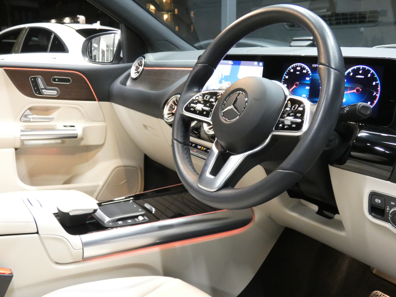 メルセデスベンツ Bクラス B180 ﾚｻﾞｰｴｸｽｸﾙｰｼﾌﾞ&ｱﾄﾞﾊﾞﾝｽﾄﾞ&ﾅﾋﾞｹﾞｰｼｮﾝ&ﾚｰﾀﾞｰｾｰﾌﾃｨPKG　meｺﾈｸﾄ ｷｰﾚｽｺﾞｰ ﾍﾞｰｼﾞｭ本革ｼｰﾄ/ﾋｰﾀｰ ﾊﾟﾉﾗﾏｻﾝﾙｰﾌ MBUXﾅﾋﾞ 地ﾃﾞｼﾞ 360度ｶﾒﾗ ｱﾄﾞﾊﾞﾝｽﾄﾞｻｳﾝﾄﾞ 前後ﾄﾞﾗﾚｺ 自動ﾘｱｹﾞｰﾄ/ﾌｯﾄOP LEDﾗｲﾄ　2年保証付