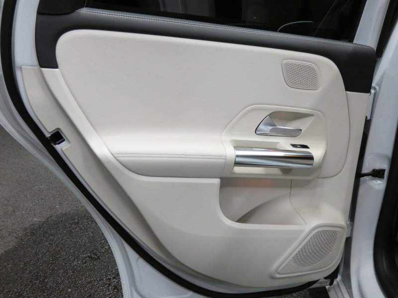 メルセデスベンツ Bクラス B180 ﾚｻﾞｰｴｸｽｸﾙｰｼﾌﾞ&ｱﾄﾞﾊﾞﾝｽﾄﾞ&ﾅﾋﾞｹﾞｰｼｮﾝ&ﾚｰﾀﾞｰｾｰﾌﾃｨPKG　meｺﾈｸﾄ ｷｰﾚｽｺﾞｰ ﾍﾞｰｼﾞｭ本革ｼｰﾄ/ﾋｰﾀｰ ﾊﾟﾉﾗﾏｻﾝﾙｰﾌ MBUXﾅﾋﾞ 地ﾃﾞｼﾞ 360度ｶﾒﾗ ｱﾄﾞﾊﾞﾝｽﾄﾞｻｳﾝﾄﾞ 前後ﾄﾞﾗﾚｺ 自動ﾘｱｹﾞｰﾄ/ﾌｯﾄOP LEDﾗｲﾄ　2年保証付