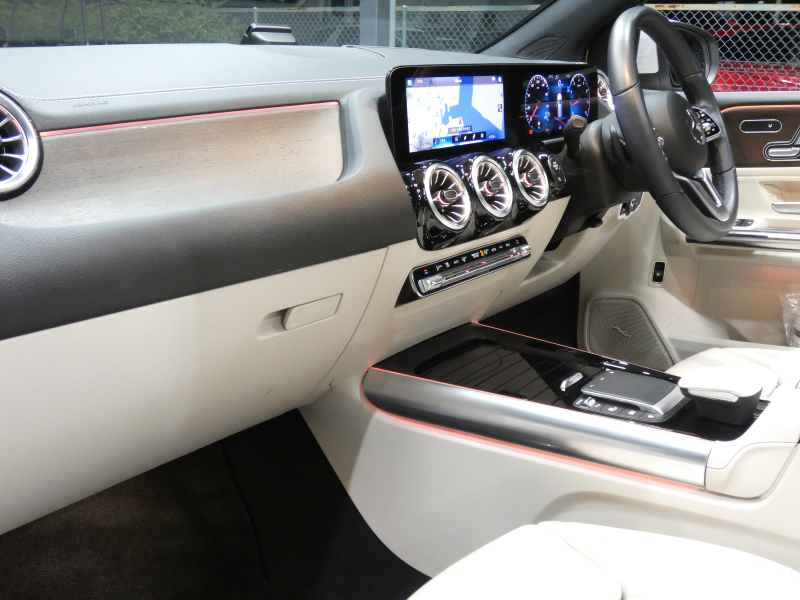 メルセデスベンツ Bクラス B180 ﾚｻﾞｰｴｸｽｸﾙｰｼﾌﾞ&ｱﾄﾞﾊﾞﾝｽﾄﾞ&ﾅﾋﾞｹﾞｰｼｮﾝ&ﾚｰﾀﾞｰｾｰﾌﾃｨPKG　meｺﾈｸﾄ ｷｰﾚｽｺﾞｰ ﾍﾞｰｼﾞｭ本革ｼｰﾄ/ﾋｰﾀｰ ﾊﾟﾉﾗﾏｻﾝﾙｰﾌ MBUXﾅﾋﾞ 地ﾃﾞｼﾞ 360度ｶﾒﾗ ｱﾄﾞﾊﾞﾝｽﾄﾞｻｳﾝﾄﾞ 前後ﾄﾞﾗﾚｺ 自動ﾘｱｹﾞｰﾄ/ﾌｯﾄOP LEDﾗｲﾄ　2年保証付