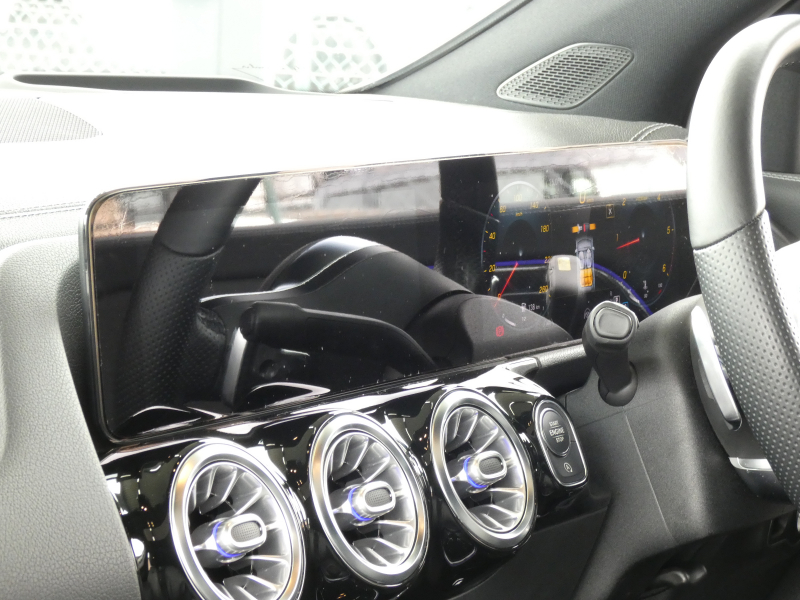 メルセデスベンツ GLA GLA200d 4MATIC AMGﾗｲﾝ AMGﾚｻﾞｰｴｸｽｸﾙｰｼﾌﾞ&ｱﾄﾞﾊﾞﾝｽﾄﾞ&ﾅﾋﾞ&ﾚｰﾀﾞｰｾｰﾌﾃｨPKG　meｺﾈｸﾄ 灰黒革 ﾊﾟﾉﾗﾏSR MBUXﾅﾋﾞTV 360ｶﾒﾗ ｱﾄﾞﾊﾞﾝｽﾄﾞｻｳﾝﾄﾞ ﾍｯﾄﾞｱｯﾌﾟD ﾃﾞｼﾞﾀﾙｲﾝﾅｰﾐﾗｰ 前後ﾄﾞﾗﾚｺ 自動ﾘｱｹﾞｰﾄ LEDﾗｲﾄ/自動HB　2年保証付