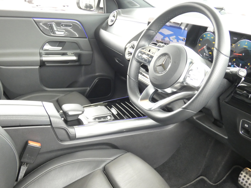 メルセデスベンツ GLA GLA200d 4MATIC AMGﾗｲﾝ AMGﾚｻﾞｰｴｸｽｸﾙｰｼﾌﾞ&ｱﾄﾞﾊﾞﾝｽﾄﾞ&ﾅﾋﾞ&ﾚｰﾀﾞｰｾｰﾌﾃｨPKG　meｺﾈｸﾄ 灰黒革 ﾊﾟﾉﾗﾏSR MBUXﾅﾋﾞTV 360ｶﾒﾗ ｱﾄﾞﾊﾞﾝｽﾄﾞｻｳﾝﾄﾞ ﾍｯﾄﾞｱｯﾌﾟD ﾃﾞｼﾞﾀﾙｲﾝﾅｰﾐﾗｰ 前後ﾄﾞﾗﾚｺ 自動ﾘｱｹﾞｰﾄ LEDﾗｲﾄ/自動HB　2年保証付