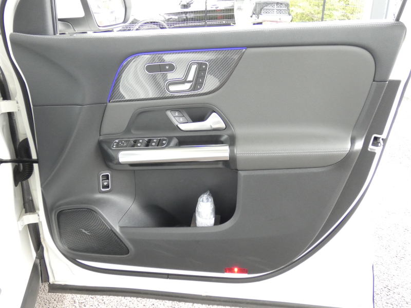 メルセデスベンツ GLA GLA200d 4MATIC AMGﾗｲﾝ AMGﾚｻﾞｰｴｸｽｸﾙｰｼﾌﾞ&ｱﾄﾞﾊﾞﾝｽﾄﾞ&ﾅﾋﾞ&ﾚｰﾀﾞｰｾｰﾌﾃｨPKG　meｺﾈｸﾄ 灰黒革 ﾊﾟﾉﾗﾏSR MBUXﾅﾋﾞTV 360ｶﾒﾗ ｱﾄﾞﾊﾞﾝｽﾄﾞｻｳﾝﾄﾞ ﾍｯﾄﾞｱｯﾌﾟD ﾃﾞｼﾞﾀﾙｲﾝﾅｰﾐﾗｰ 前後ﾄﾞﾗﾚｺ 自動ﾘｱｹﾞｰﾄ LEDﾗｲﾄ/自動HB　2年保証付