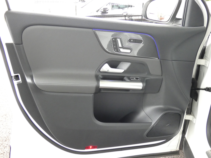 メルセデスベンツ GLA GLA200d 4MATIC AMGﾗｲﾝ AMGﾚｻﾞｰｴｸｽｸﾙｰｼﾌﾞ&ｱﾄﾞﾊﾞﾝｽﾄﾞ&ﾅﾋﾞ&ﾚｰﾀﾞｰｾｰﾌﾃｨPKG　meｺﾈｸﾄ 灰黒革 ﾊﾟﾉﾗﾏSR MBUXﾅﾋﾞTV 360ｶﾒﾗ ｱﾄﾞﾊﾞﾝｽﾄﾞｻｳﾝﾄﾞ ﾍｯﾄﾞｱｯﾌﾟD ﾃﾞｼﾞﾀﾙｲﾝﾅｰﾐﾗｰ 前後ﾄﾞﾗﾚｺ 自動ﾘｱｹﾞｰﾄ LEDﾗｲﾄ/自動HB　2年保証付