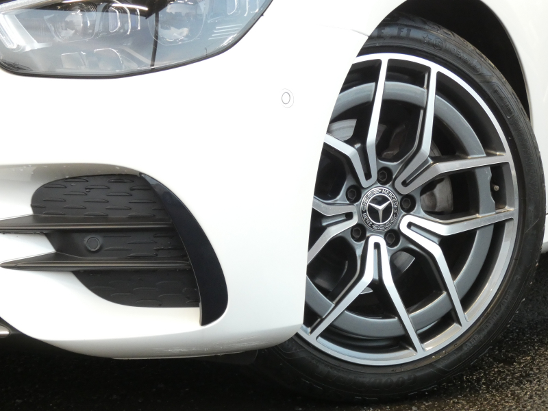 メルセデスベンツ Eクラス E200 ｽﾎﾟｰﾂ AMGﾗｲﾝｲﾝﾃﾘｱ&ｴｸｽｸﾙｰｼﾌﾞ&ﾚｰﾀﾞｰｾｰﾌﾃｨPKG　後期 BSG搭載 AMGｴｱﾛ&19AW ﾅｯﾊﾟ革/前後ﾋｰﾀｰ MBUXﾅﾋﾞ 地ﾃﾞｼﾞ AppleCarPlay 360度ｶﾒﾗ Burmester ﾍｯﾄﾞｱｯﾌﾟD 前後ﾄﾞﾗﾚｺ ｵｰﾄﾄﾗﾝｸ　2年保証付