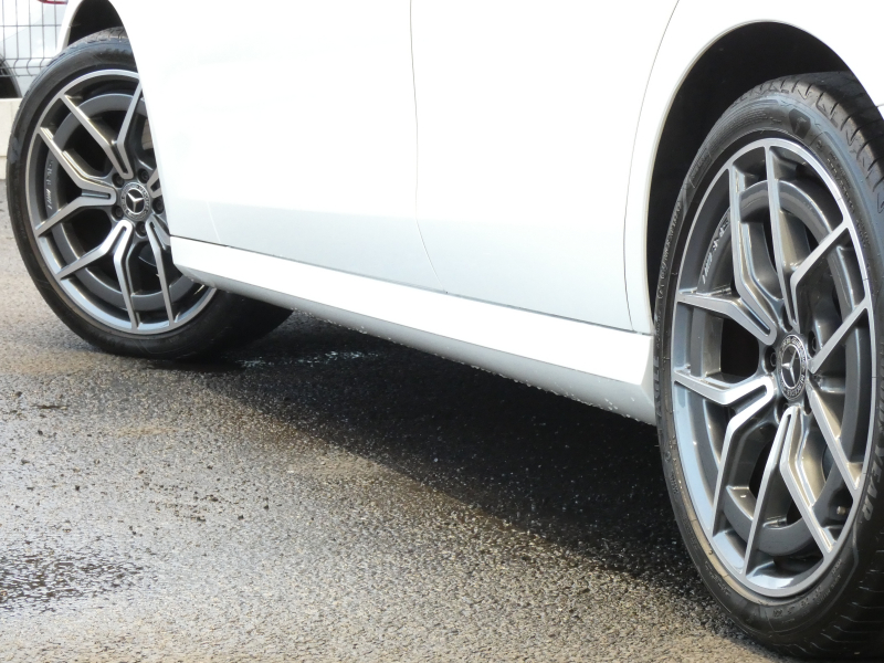 メルセデスベンツ Eクラス E200 ｽﾎﾟｰﾂ AMGﾗｲﾝｲﾝﾃﾘｱ&ｴｸｽｸﾙｰｼﾌﾞ&ﾚｰﾀﾞｰｾｰﾌﾃｨPKG　後期 BSG搭載 AMGｴｱﾛ&19AW ﾅｯﾊﾟ革/前後ﾋｰﾀｰ MBUXﾅﾋﾞ 地ﾃﾞｼﾞ AppleCarPlay 360度ｶﾒﾗ Burmester ﾍｯﾄﾞｱｯﾌﾟD 前後ﾄﾞﾗﾚｺ ｵｰﾄﾄﾗﾝｸ　2年保証付