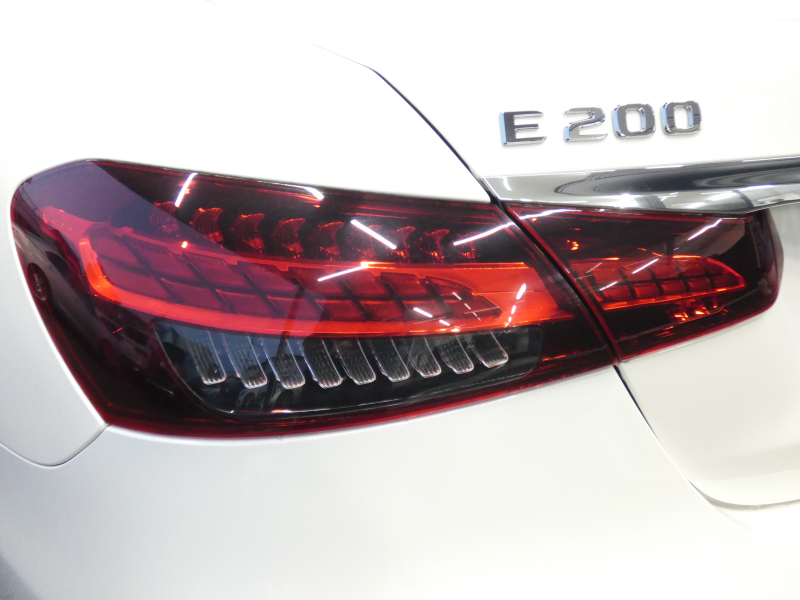 メルセデスベンツ Eクラス E200 ｽﾎﾟｰﾂ AMGﾗｲﾝｲﾝﾃﾘｱ&ｴｸｽｸﾙｰｼﾌﾞ&ﾚｰﾀﾞｰｾｰﾌﾃｨPKG　後期 BSG搭載 AMGｴｱﾛ&19AW ﾅｯﾊﾟ革/前後ﾋｰﾀｰ MBUXﾅﾋﾞ 地ﾃﾞｼﾞ AppleCarPlay 360度ｶﾒﾗ Burmester ﾍｯﾄﾞｱｯﾌﾟD 前後ﾄﾞﾗﾚｺ ｵｰﾄﾄﾗﾝｸ　2年保証付