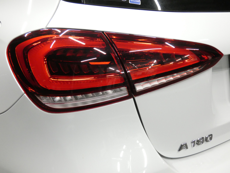 メルセデスベンツ Aクラス A180 AMGﾗｲﾝ&AMGﾚｻﾞｰｴｸｽｸﾙｰｼﾌﾞ&ｱﾄﾞﾊﾞﾝｽﾄﾞ&ﾅﾋﾞ&ﾚｰﾀﾞｰｾｰﾌﾃｨPKG　meｺﾈｸﾄ AMGｴｱﾛ/19ｲﾝﾁAW 赤黒革/ﾋｰﾀｰ ﾊﾟﾉﾗﾏｻﾝﾙｰﾌ 純正ﾄﾞﾗﾚｺ ﾍｯﾄﾞｱｯﾌﾟD ﾜｲﾔﾚｽﾁｬｰｼﾞ ﾀﾞｲﾅﾐｯｸｾﾚｸﾄ LEDﾗｲﾄ/自動HB　2年保証付