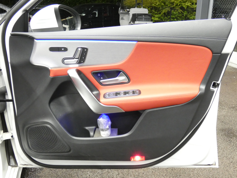メルセデスベンツ Aクラス A180 AMGﾗｲﾝ&AMGﾚｻﾞｰｴｸｽｸﾙｰｼﾌﾞ&ｱﾄﾞﾊﾞﾝｽﾄﾞ&ﾅﾋﾞ&ﾚｰﾀﾞｰｾｰﾌﾃｨPKG　meｺﾈｸﾄ AMGｴｱﾛ/19ｲﾝﾁAW 赤黒革/ﾋｰﾀｰ ﾊﾟﾉﾗﾏｻﾝﾙｰﾌ 純正ﾄﾞﾗﾚｺ ﾍｯﾄﾞｱｯﾌﾟD ﾜｲﾔﾚｽﾁｬｰｼﾞ ﾀﾞｲﾅﾐｯｸｾﾚｸﾄ LEDﾗｲﾄ/自動HB　2年保証付