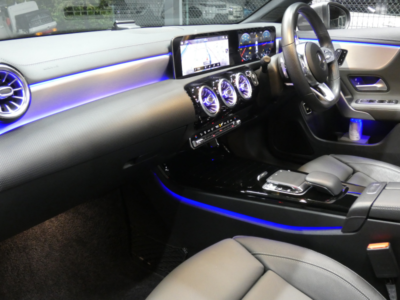 メルセデスベンツ CLAクラス CLA200d AMGﾗｲﾝ AMGﾚｻﾞｰｴｸｽｸﾙｰｼﾌﾞ&ｱﾄﾞﾊﾞﾝｽﾄﾞ&ﾅﾋﾞ&ﾚｰﾀﾞｰｾｰﾌﾃｨPKG　1ｵｰﾅｰ meｺﾈｸﾄ 灰黒革 ﾊﾟﾉﾗﾏSR MBUXﾅﾋﾞTV 360度ｶﾒﾗ ｱﾄﾞﾊﾞﾝｽﾄﾞｻｳﾝﾄﾞ ﾍｯﾄﾞｱｯﾌﾟD ﾜｲﾔﾚｽﾁｬｰｼﾞ LEDﾗｲﾄ/ｱﾀﾞﾌﾟﾃｨﾌﾞHB　2年保証付