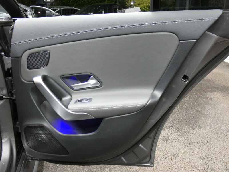 メルセデスベンツ CLAクラス CLA200d AMGﾗｲﾝ AMGﾚｻﾞｰｴｸｽｸﾙｰｼﾌﾞ&ｱﾄﾞﾊﾞﾝｽﾄﾞ&ﾅﾋﾞ&ﾚｰﾀﾞｰｾｰﾌﾃｨPKG　1ｵｰﾅｰ meｺﾈｸﾄ 灰黒革 ﾊﾟﾉﾗﾏSR MBUXﾅﾋﾞTV 360度ｶﾒﾗ ｱﾄﾞﾊﾞﾝｽﾄﾞｻｳﾝﾄﾞ ﾍｯﾄﾞｱｯﾌﾟD ﾜｲﾔﾚｽﾁｬｰｼﾞ LEDﾗｲﾄ/ｱﾀﾞﾌﾟﾃｨﾌﾞHB　2年保証付
